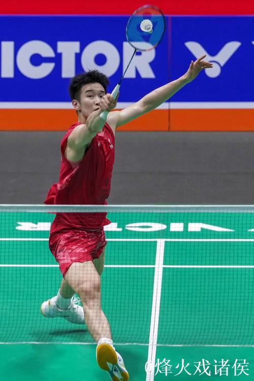 中国羽毛球大师赛:李诗沣力克梁峻豪晋级下一轮 中国羽毛球大师赛:李诗沣力克梁峻豪晋级下一轮